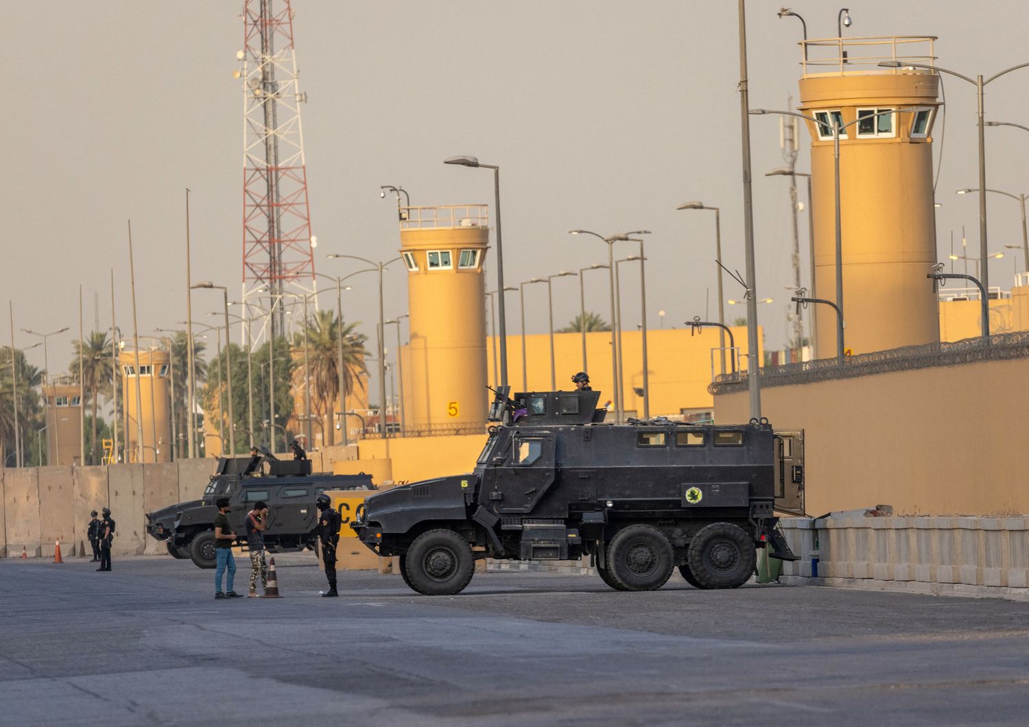 Truppe anti-terrorismo di guardia all'ambasciata americana a Baghdad