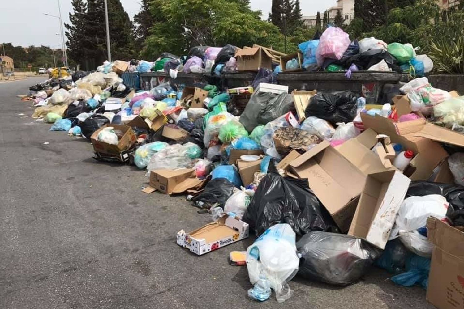 Cumuli di rifiuti a Palermo