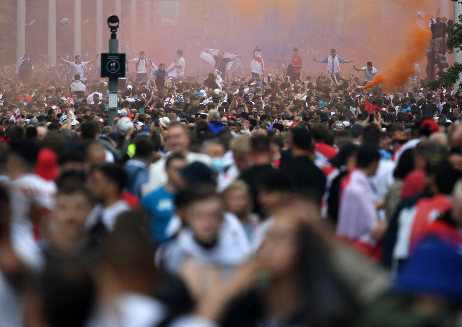 L'arrivo dei tifosi inglesi a Wembley