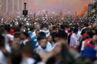 L'arrivo dei tifosi inglesi a Wembley