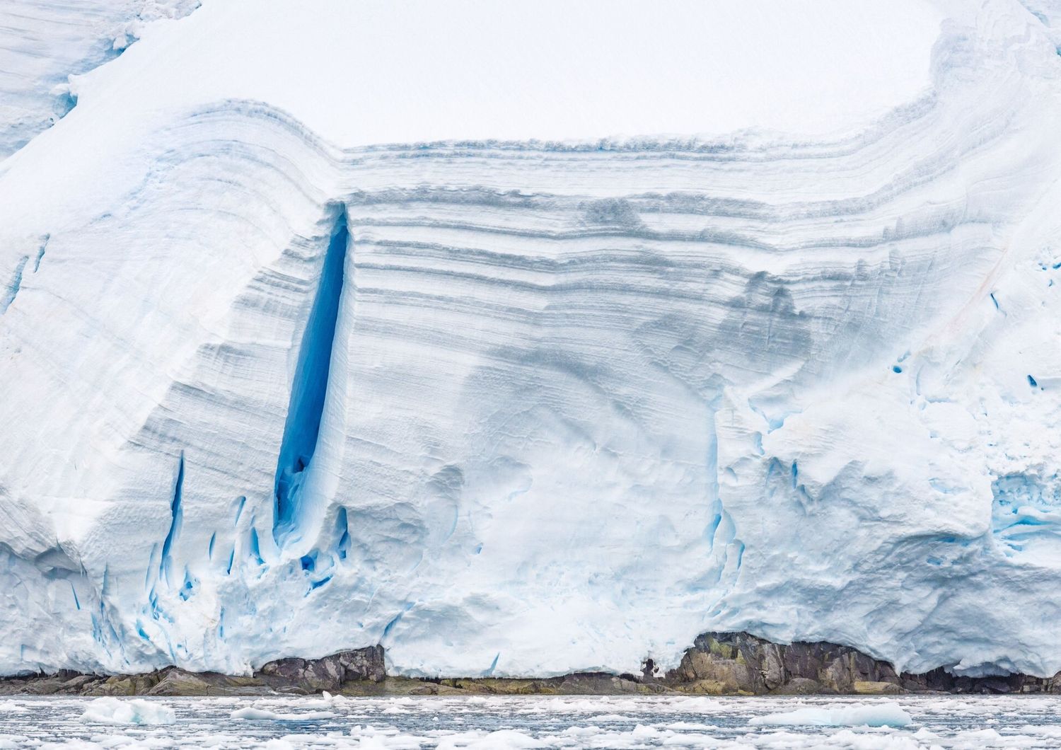 Antartide: crepacci in un ghiacciaio nella Terra di Graham