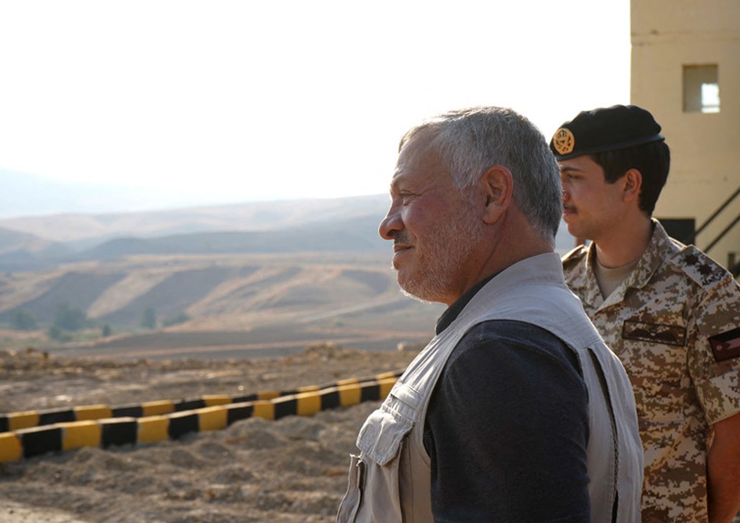 Re Abdallah di Giordania durante una visita in una base militare