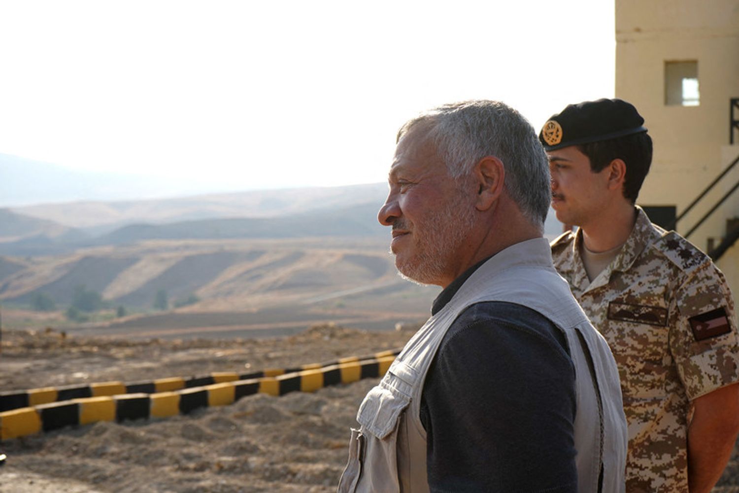 Re Abdallah di Giordania durante una visita in una base militare