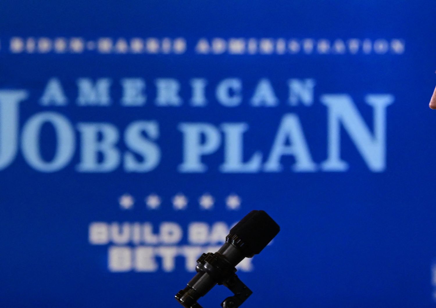 Usa: Biden illustra il piano per l'occupazione