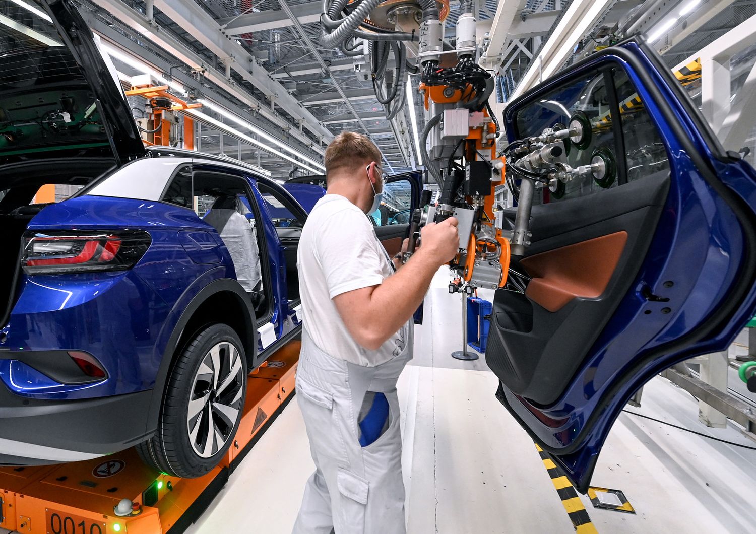 Auto: la fabbrica Volkswagen di Zwickau, in Sassonia