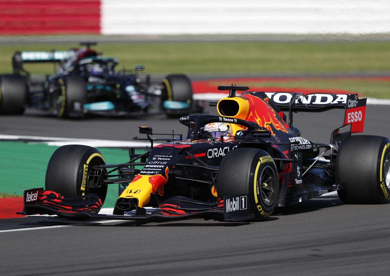 Max Verstappen conquista pole e Sprint Race a Silverstone