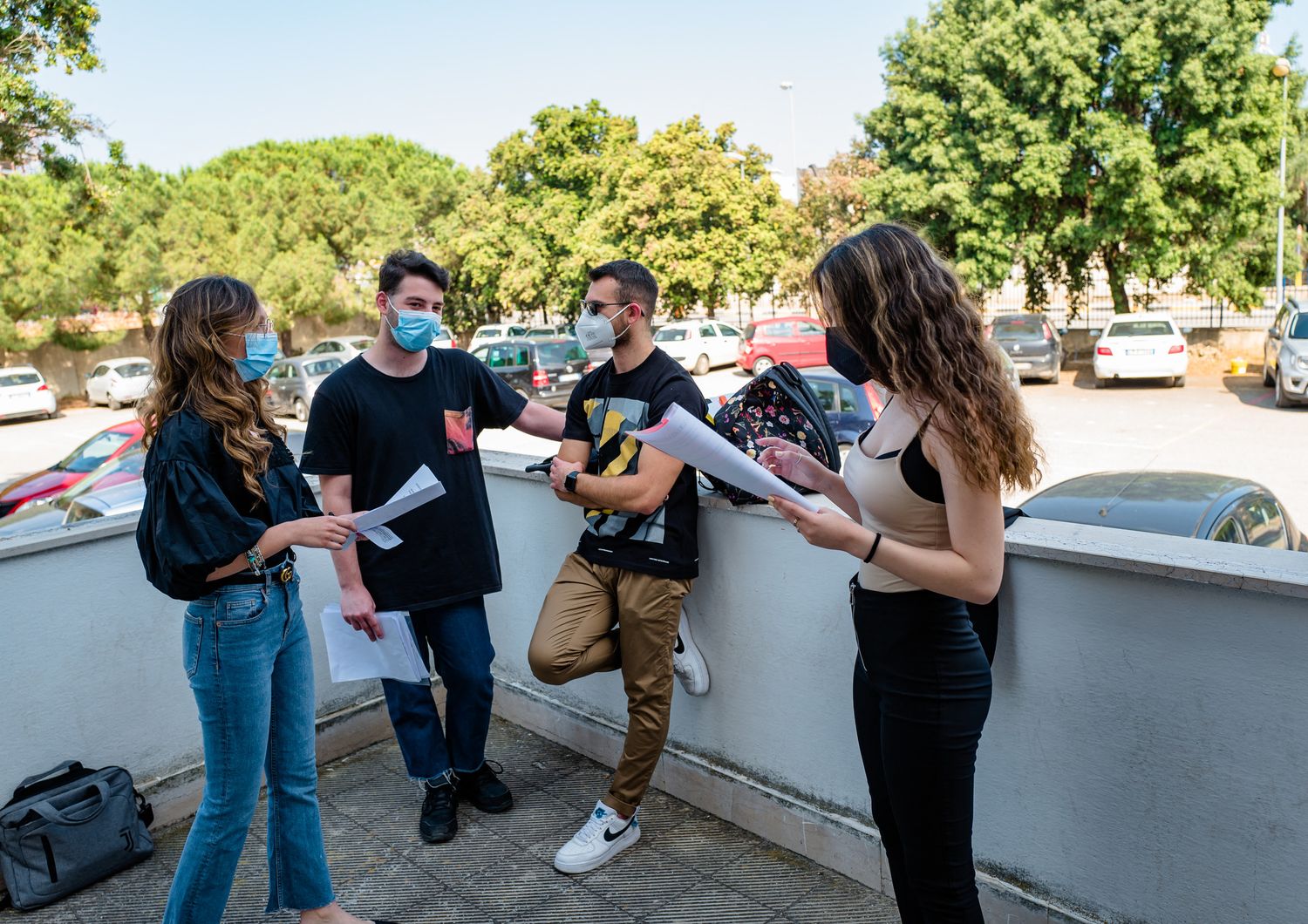 Studenti pugliesi con le mascherine