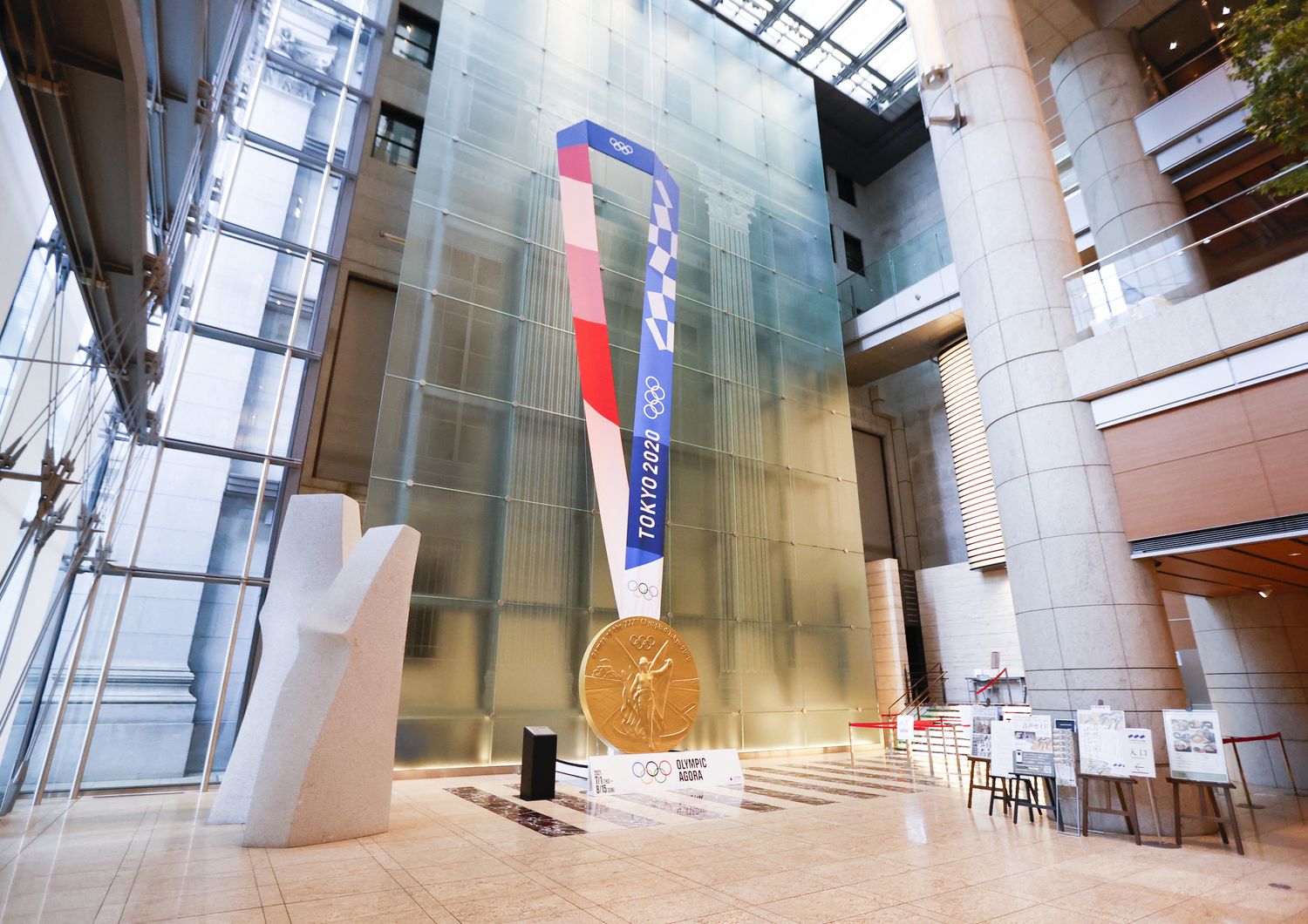 Tokyo: un'installazione promozionale delle olimpiadi in un centro commerciale