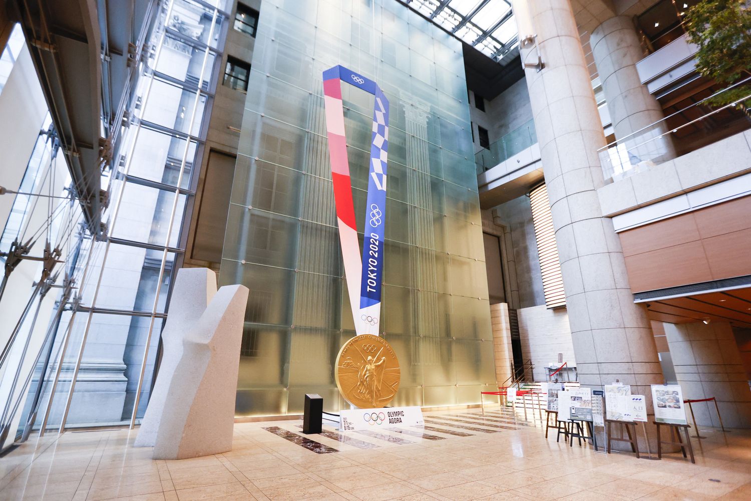 Tokyo: un'installazione promozionale delle olimpiadi in un centro commerciale
