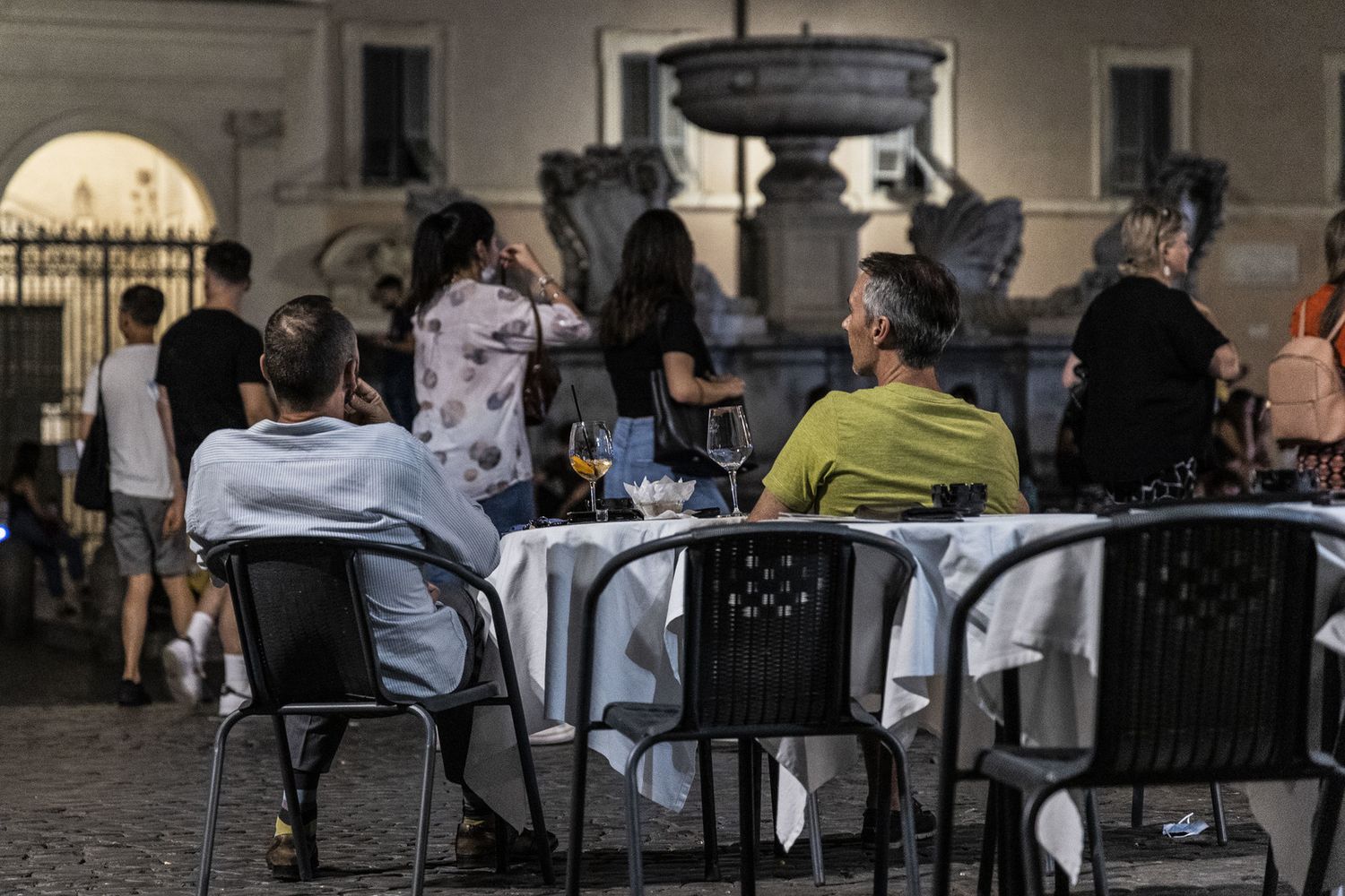 I tavolini di un ristorante all'aperto a Trastevere