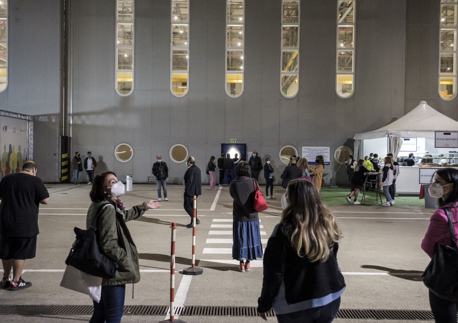 Centro vaccini nell'aeroporto di Napoli Capodichino&nbsp;