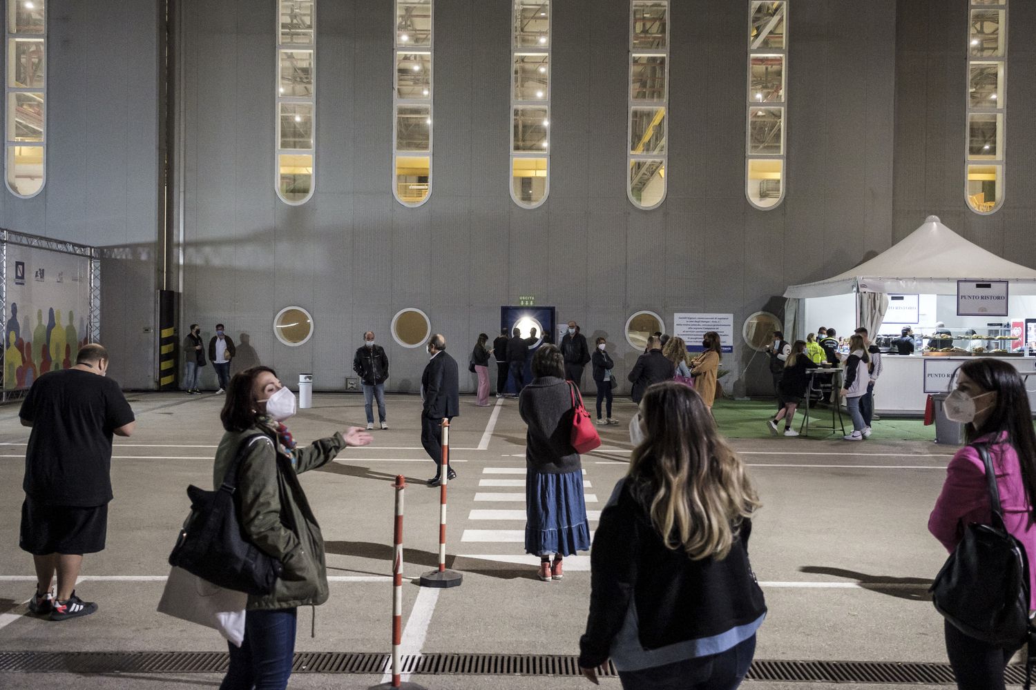 Centro vaccini nell'aeroporto di Napoli Capodichino&nbsp;