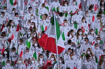 La delegazione italiana sfila durante la cerimonia di apertura delle Olimpiadi di Tokyo