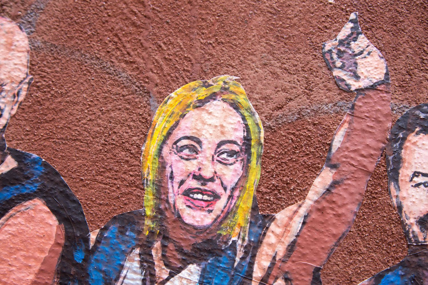 Giorgia Meloni raffigurata in un murales