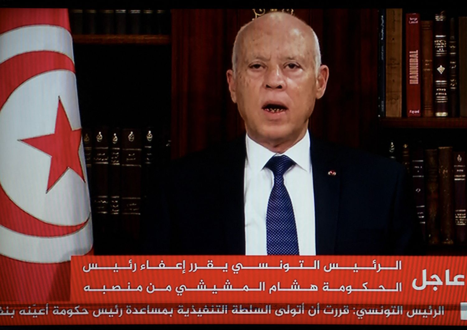 tunisia presidente scioglie parlamento esautora premier