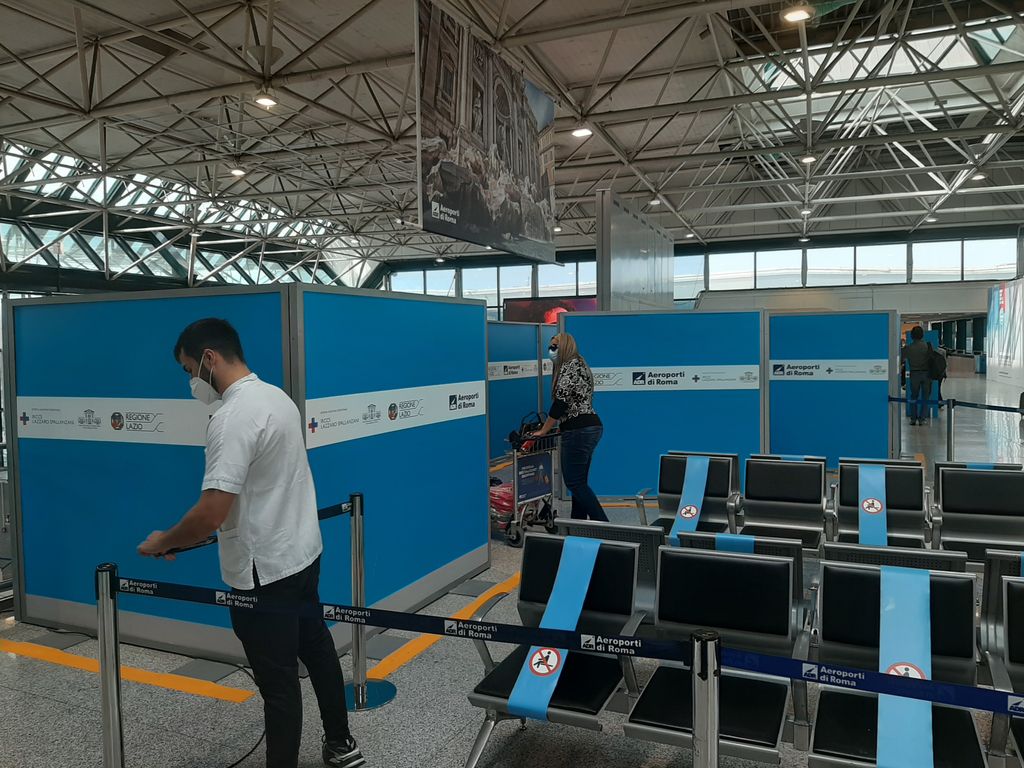 centro vaccini Vax &amp; Go presso il Terminal Tre dell'aeroporto di Fiumicino