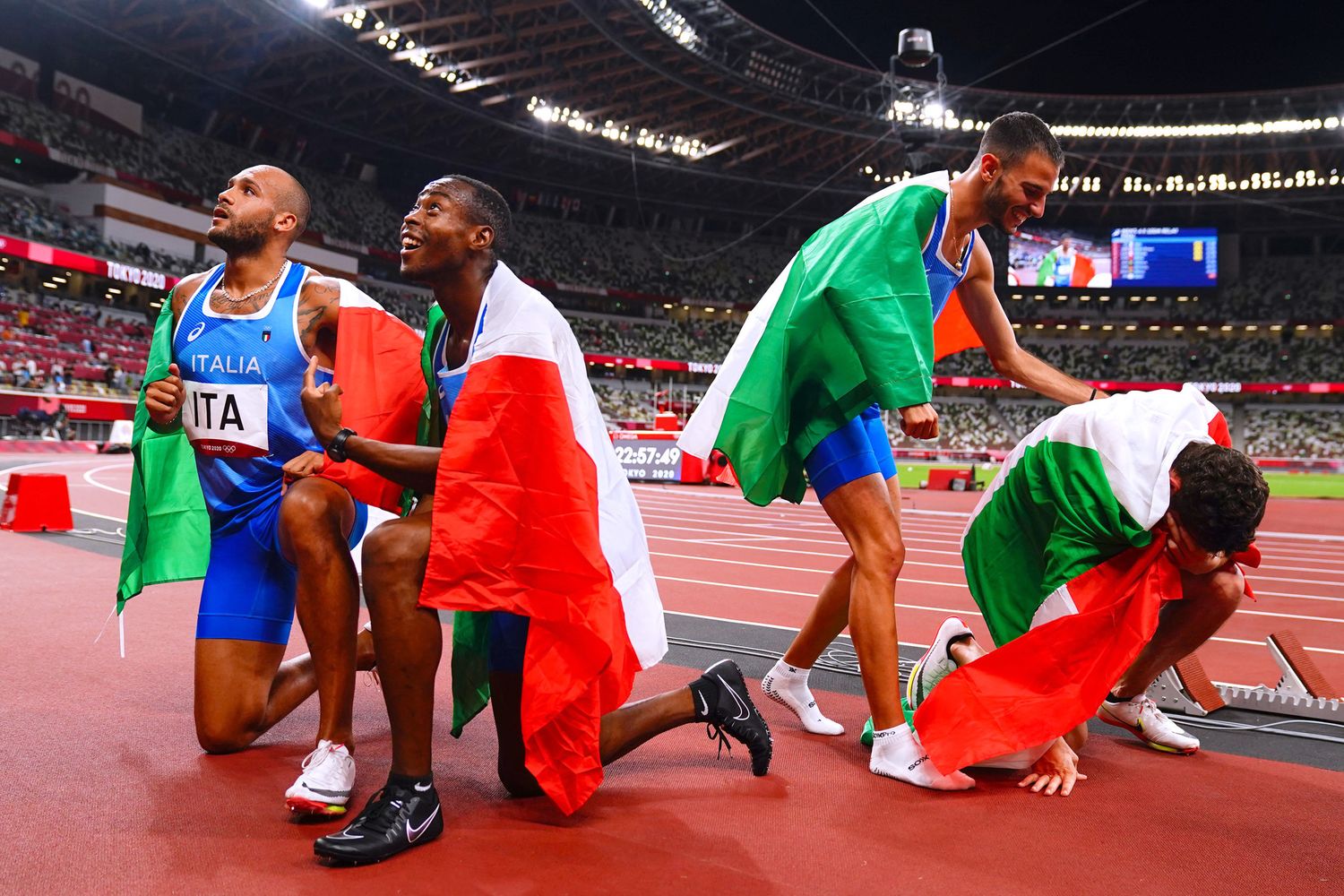 L'esultanza della staffetta azzurra 4X100