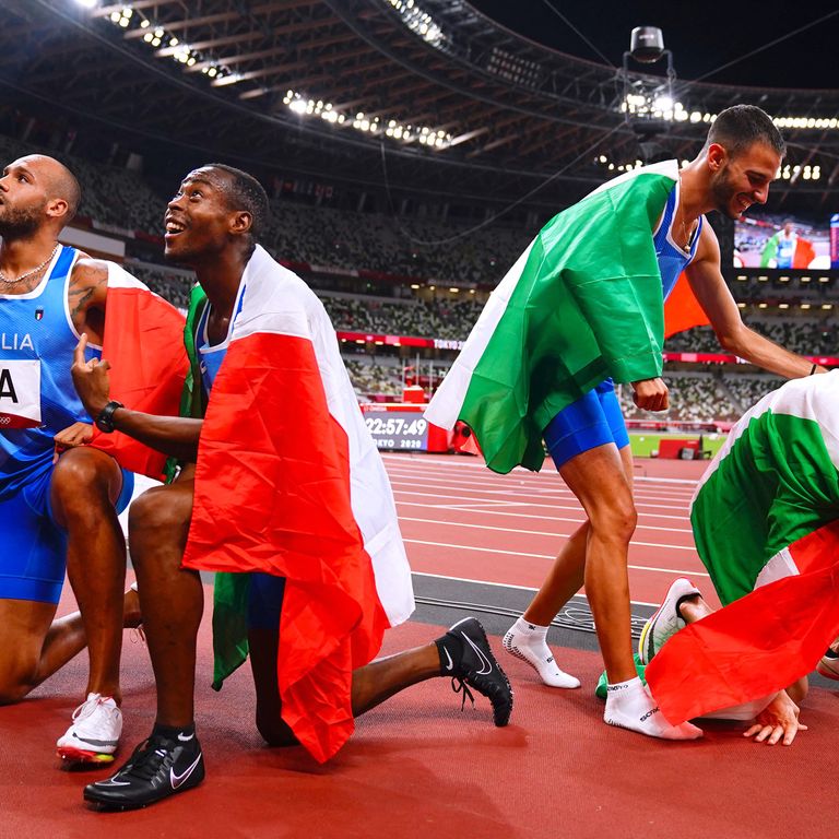 L'esultanza della staffetta azzurra 4X100