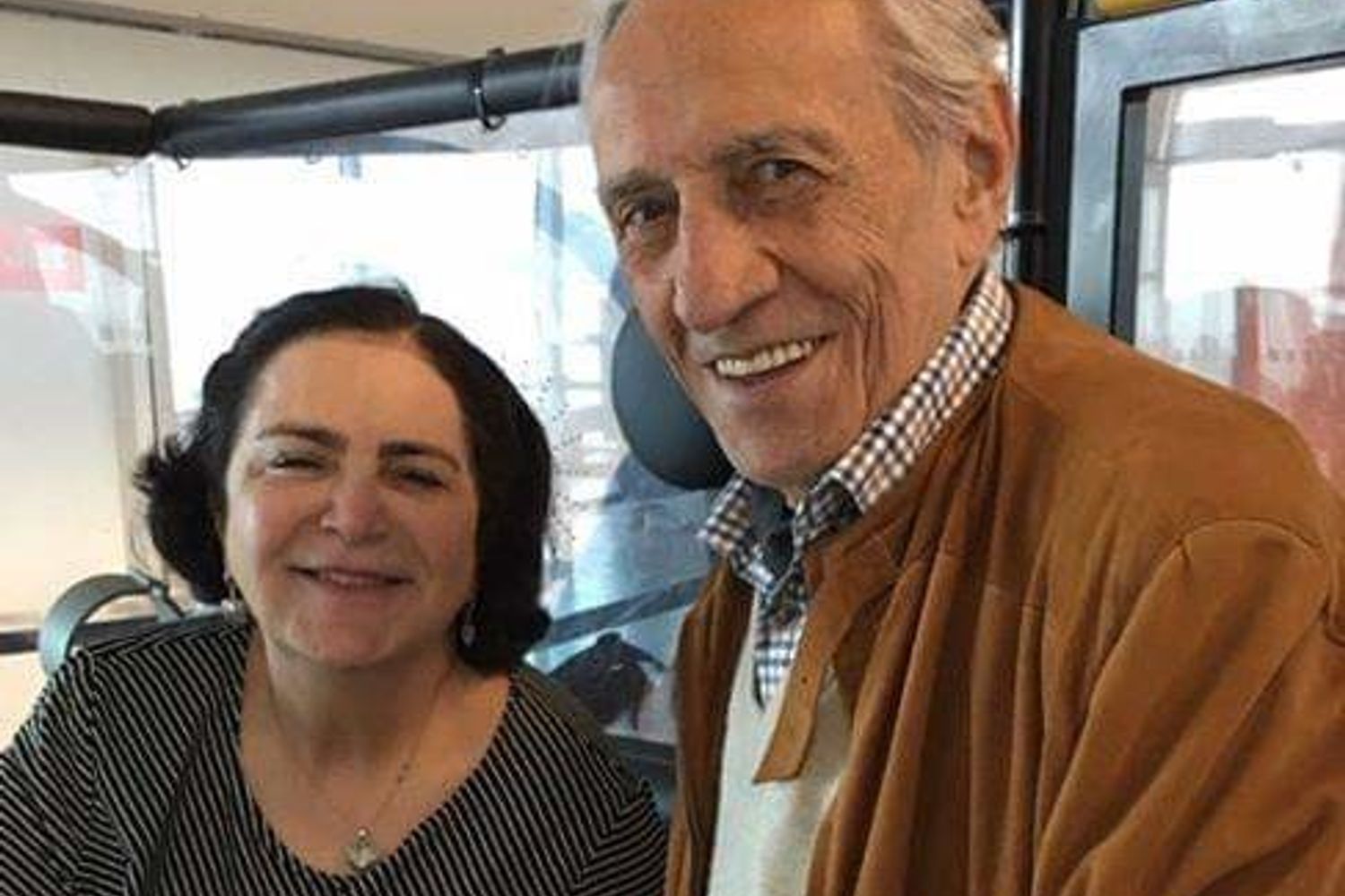 Carlo Bini con una fan, in un'immagine di due anni fa