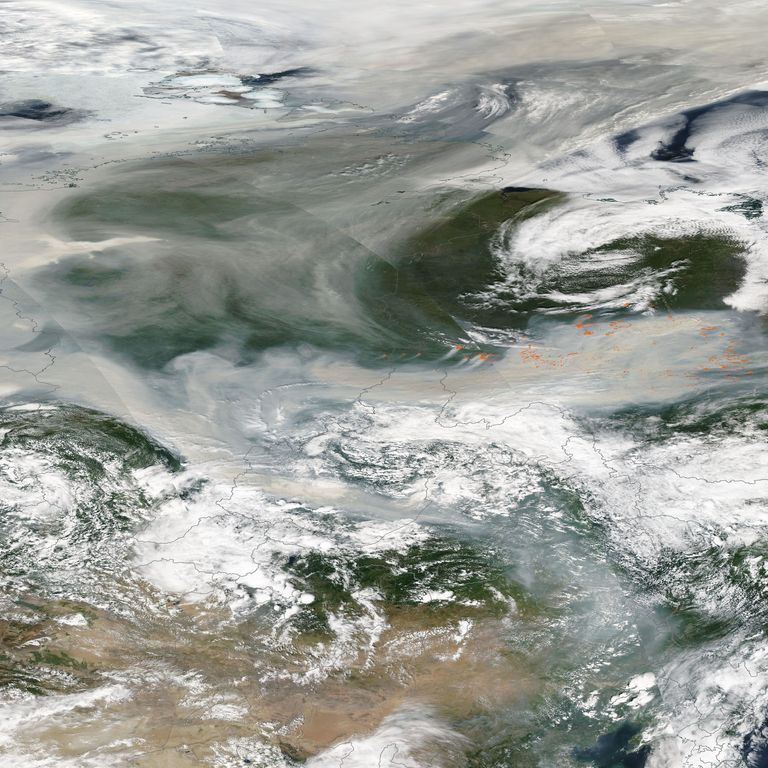 Nella foto, fumo verso Polo Nord: da est a ovest la nuvola ha una lunghezza di 3.200 chilometri