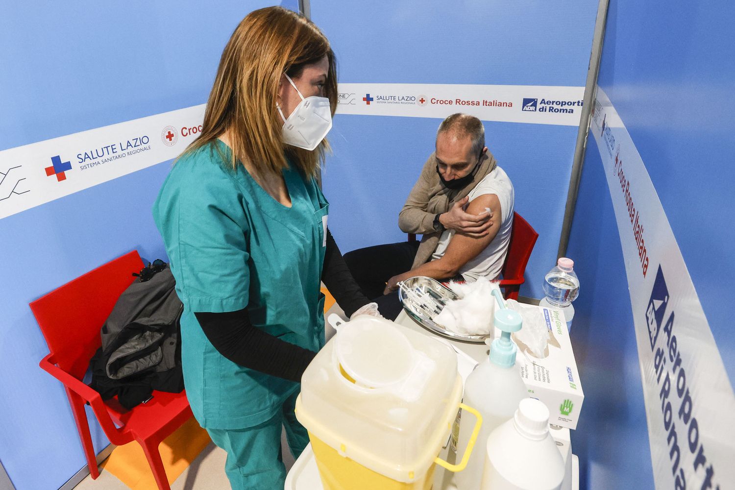 Vaccinazioni nell'hub di Fiumicino&nbsp;