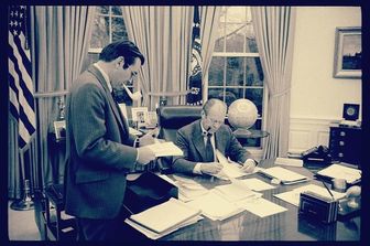 Casa Bianca, 6 febbraio 1975: il presidente Gerald Ford con Donald Rumsfeld