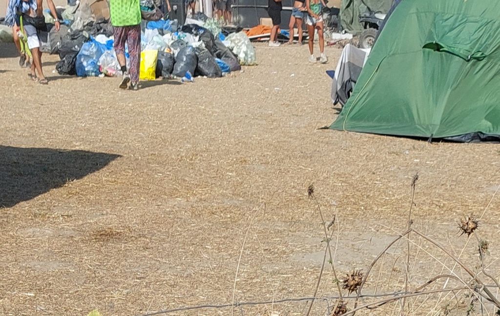 Immondizia raccolta dai partecipanti del rave party del Viterbese