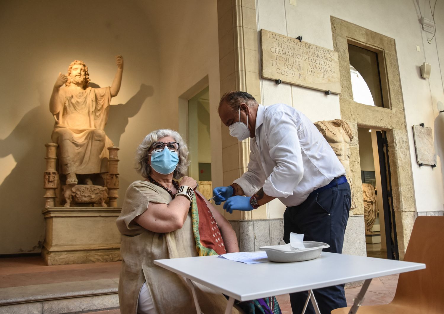 Il centro vaccinazioni nel museo archeologico Salinas di Palermo