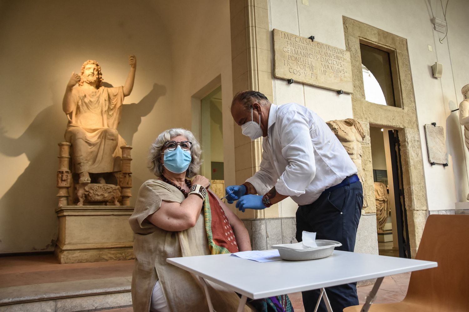 Il centro vaccinazioni nel museo archeologico Salinas di Palermo