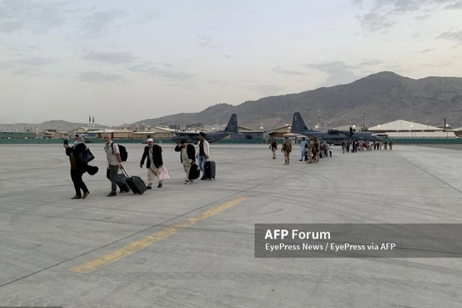Un aereo che riporta in patria i cittadini francesi dopo la presa del potere dei talebani&nbsp;