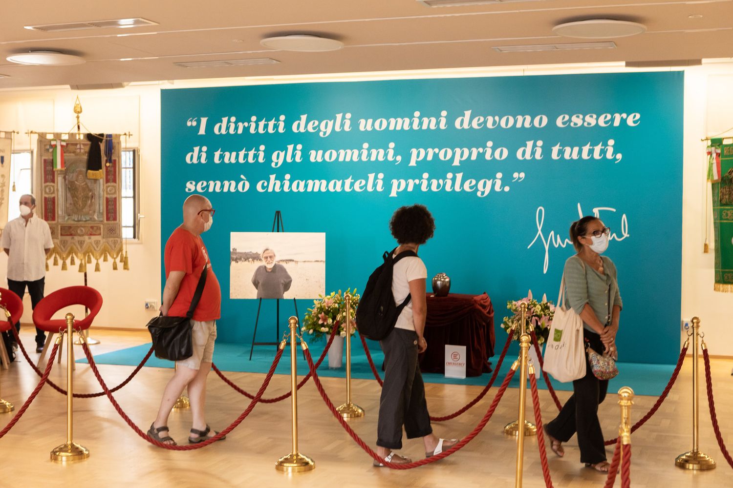 La camera ardente del fondatore di Emergency Gino Strada&nbsp;