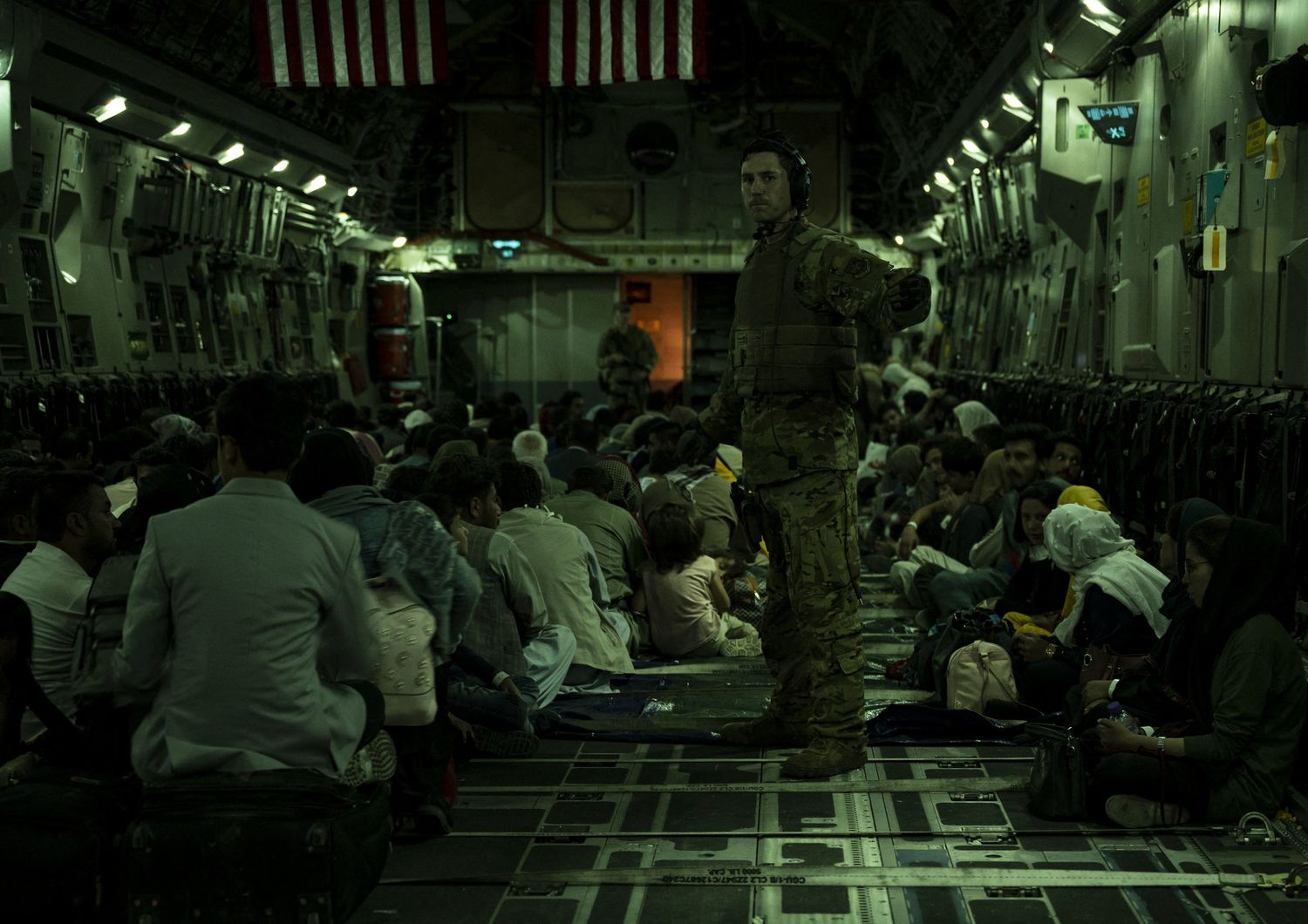 A bordo di un aereo usato per le evacuazioni dall'Afghanistan