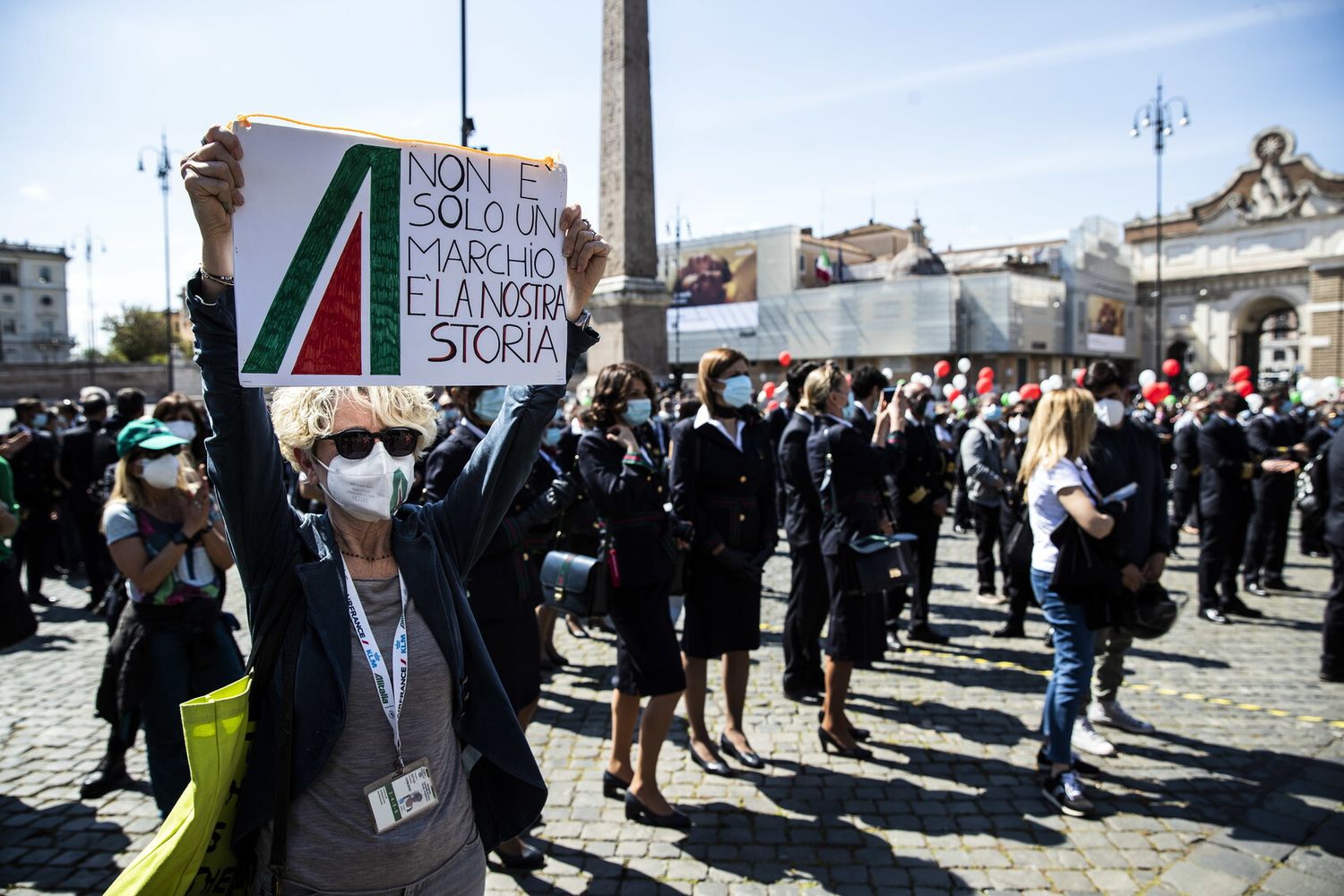 Una manifestazione dei dipendenti di Alitalia a maggio 2021