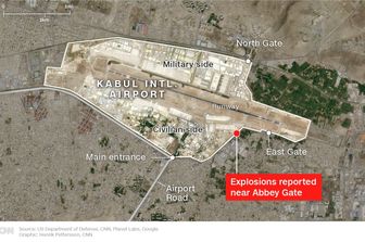 Una foto area dell'aeroporto di Kabul con l'indicazione dei punti dell'attacco