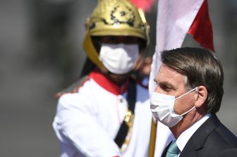 Il presidente brasiliano Bolsonaro nella recente giornata dedicata alle forze armate