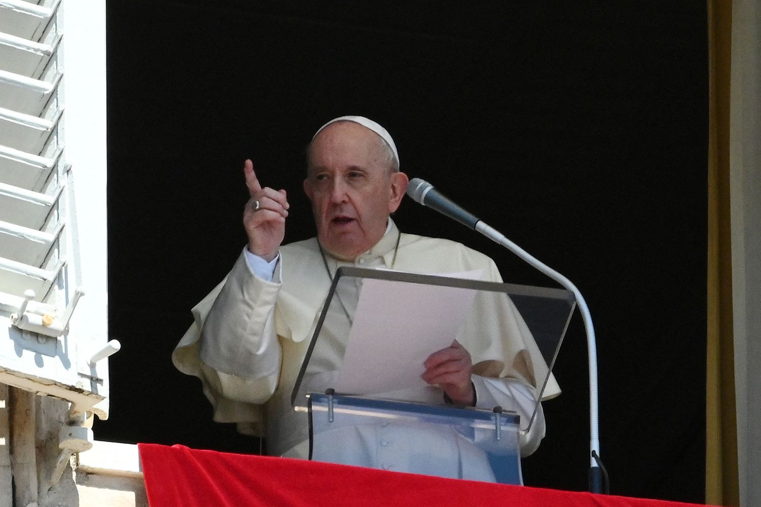 Il Papa all'Angelus