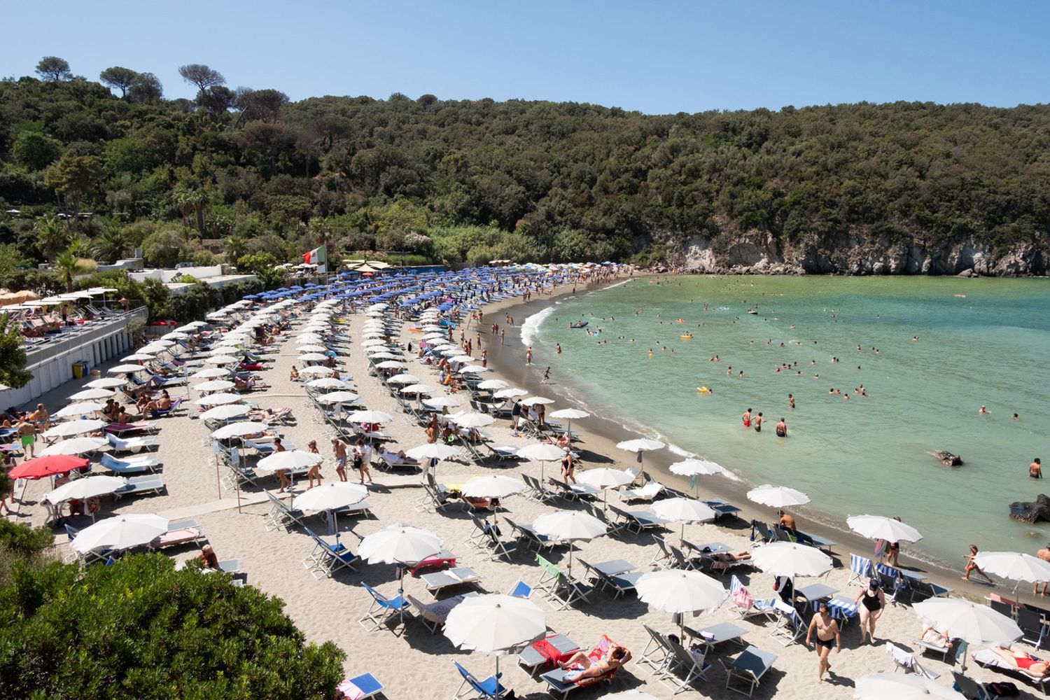 Una spiaggia di Ischia
