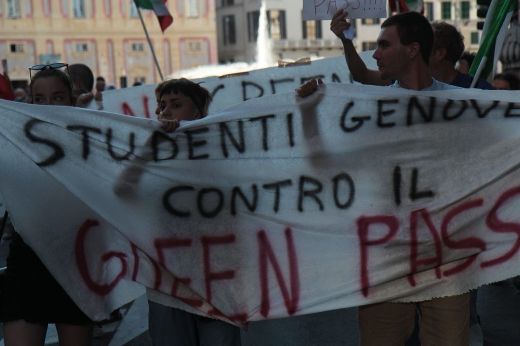 &nbsp;Manifestazione contro il green pass a Genova
