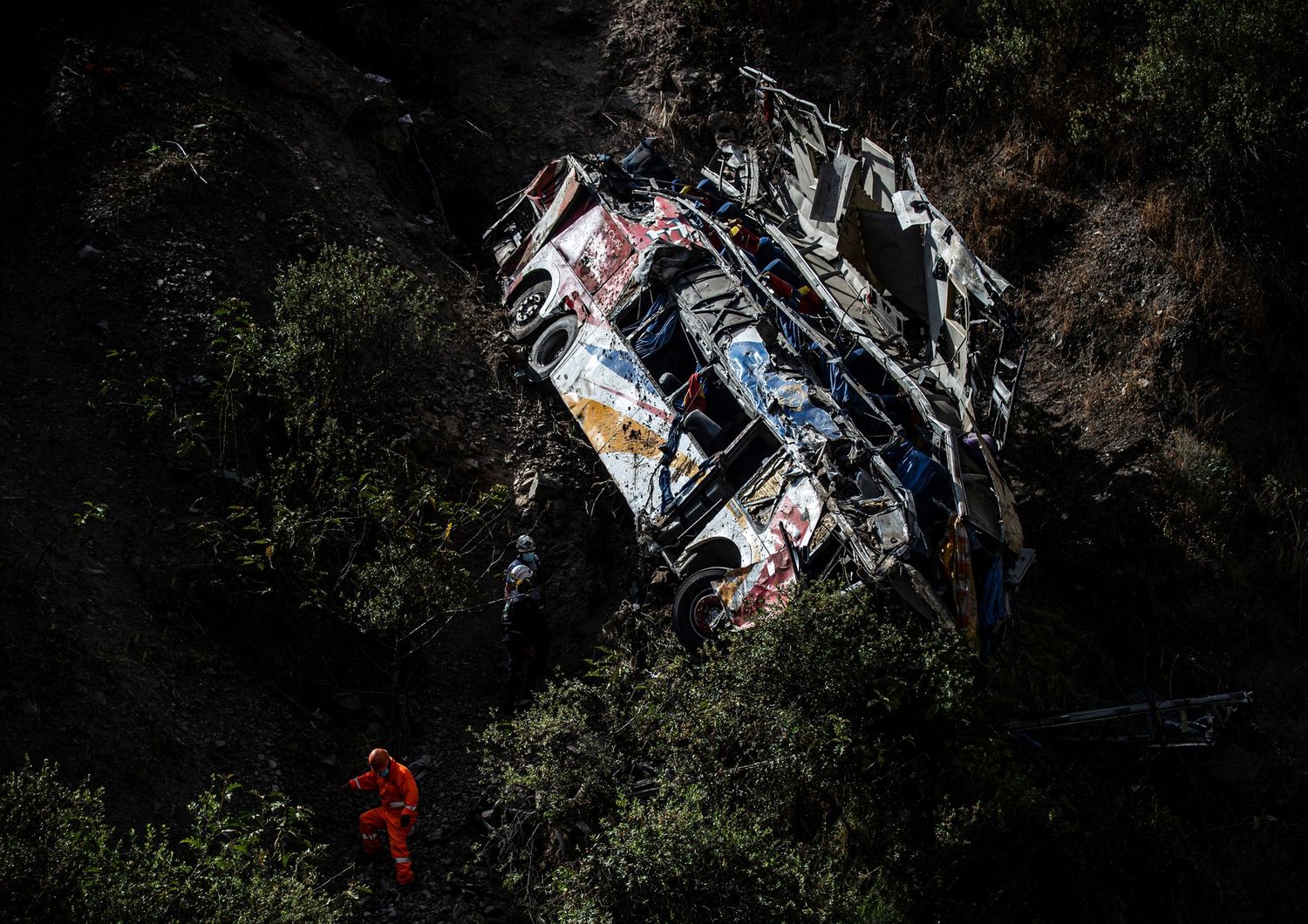 Autobus precipita in un burrone in Per&ugrave;: 32 vittime