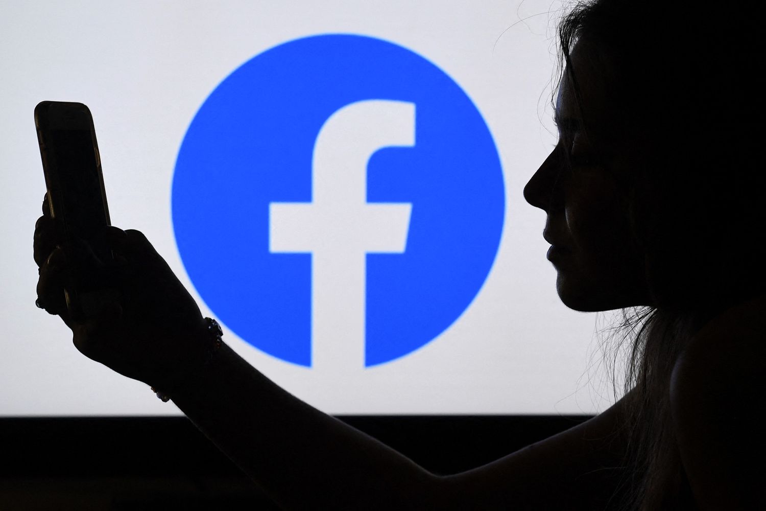 &nbsp;Facebook