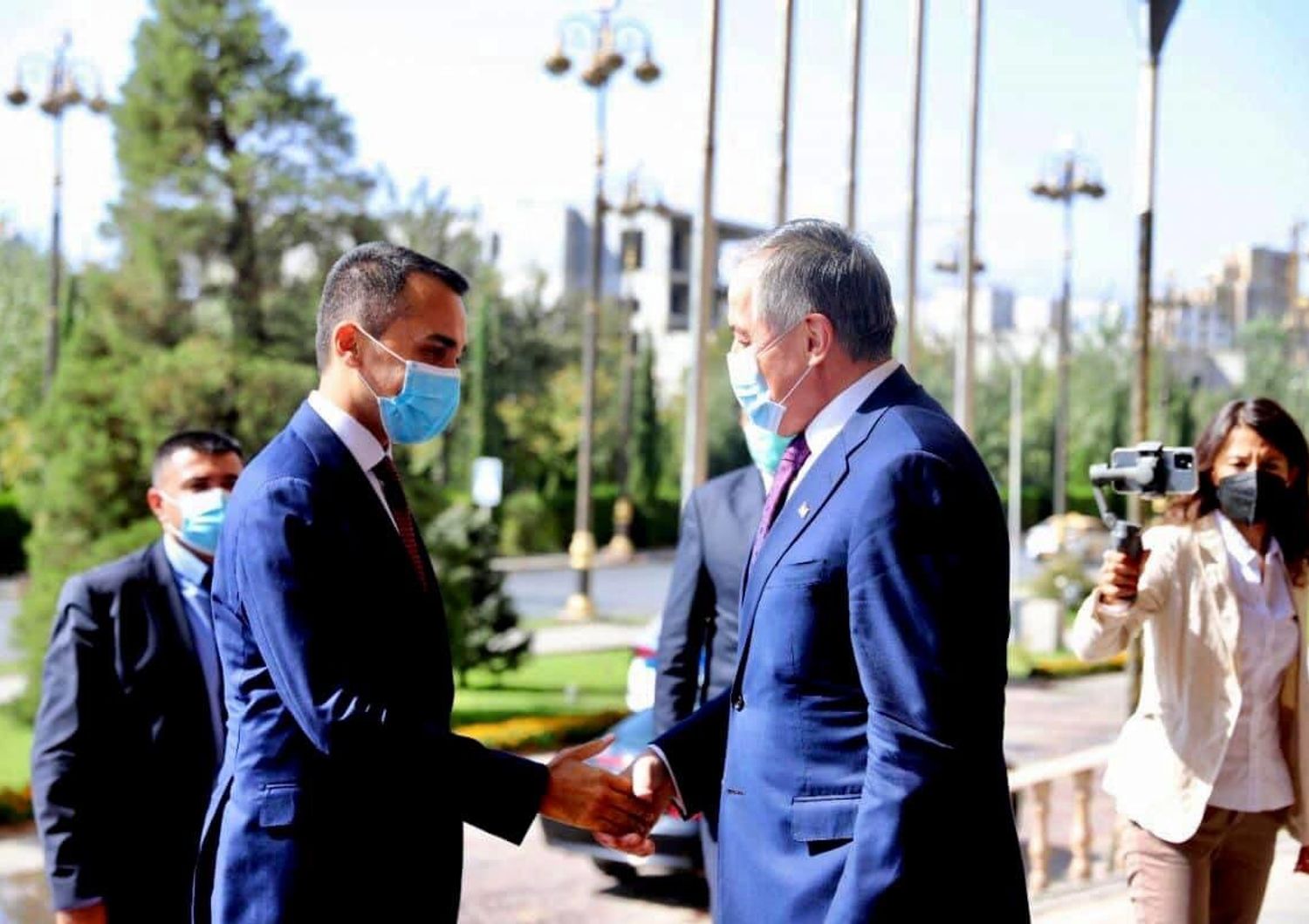 Il ministro Di Maio con il suo omologo uzbeko Abdulaziz Kamilov