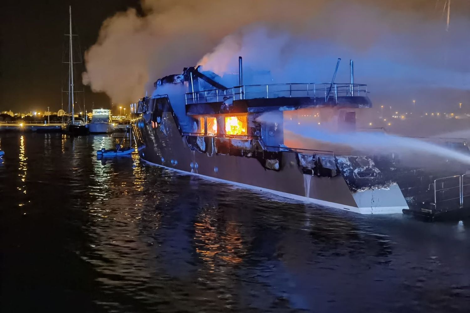 Lo yacht maltese ormeggiato nel porto di Olbia