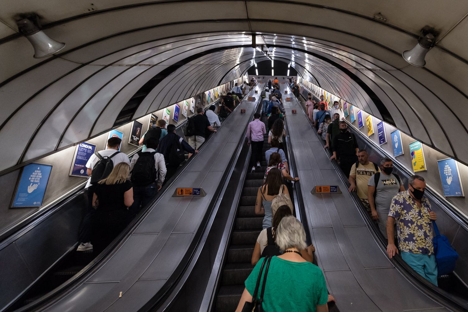 Pendolari nella metropolitana di Londra