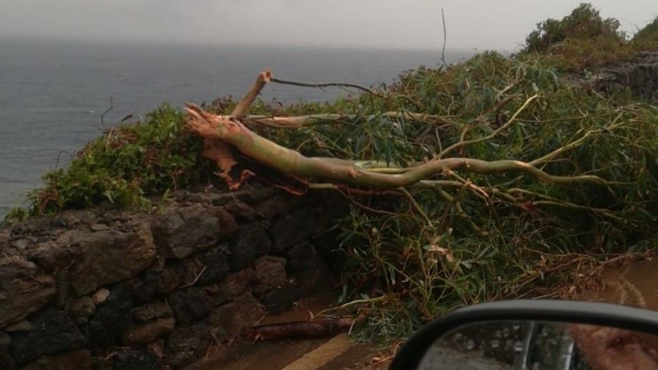 I danni fatti dalla tromba d'aria che ha colpito Pantelleria