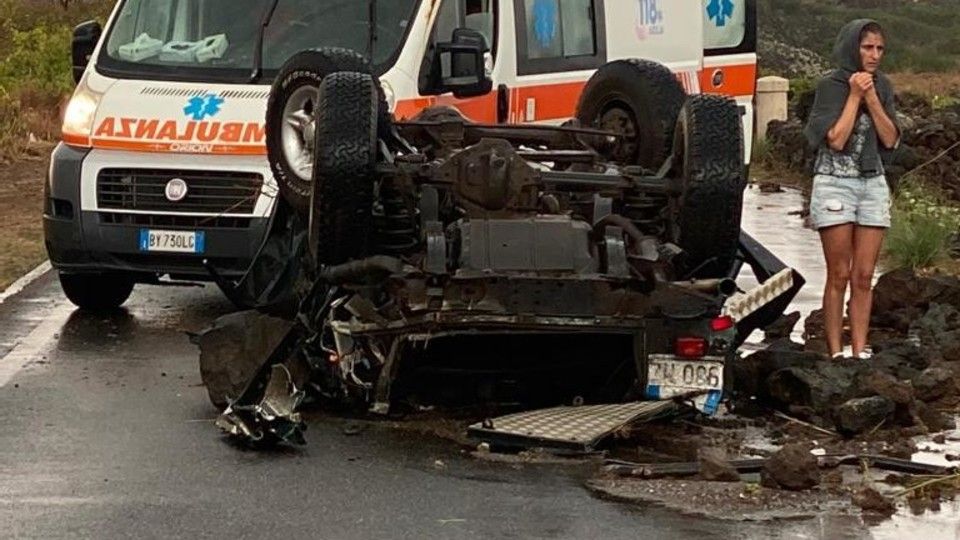 I danni fatti dalla tromba d'aria che ha colpito Pantelleria