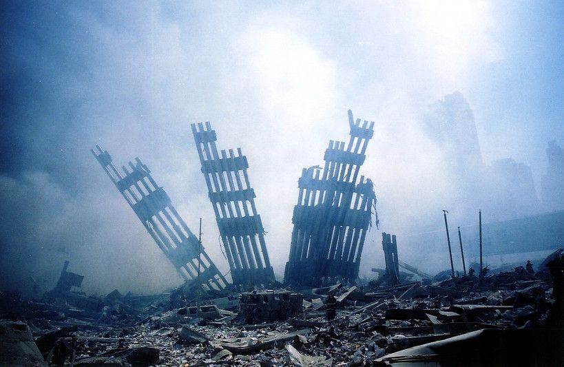 Le macerie del World Trade Center dopo gli attacchi dell'11 settembre