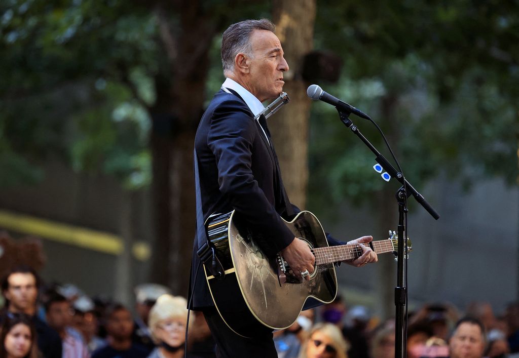 Bruce Springsteen canta alla cerimonia per il ventenalle degli attacchi dell'11 Settembre