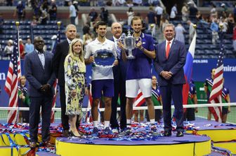 Daniil Medvedev e Novak Djokovic nel corso della premiazione degli Us Open&nbsp;