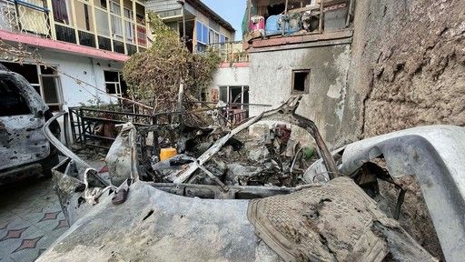 L'auto distrutta dal missile sparato da un drone