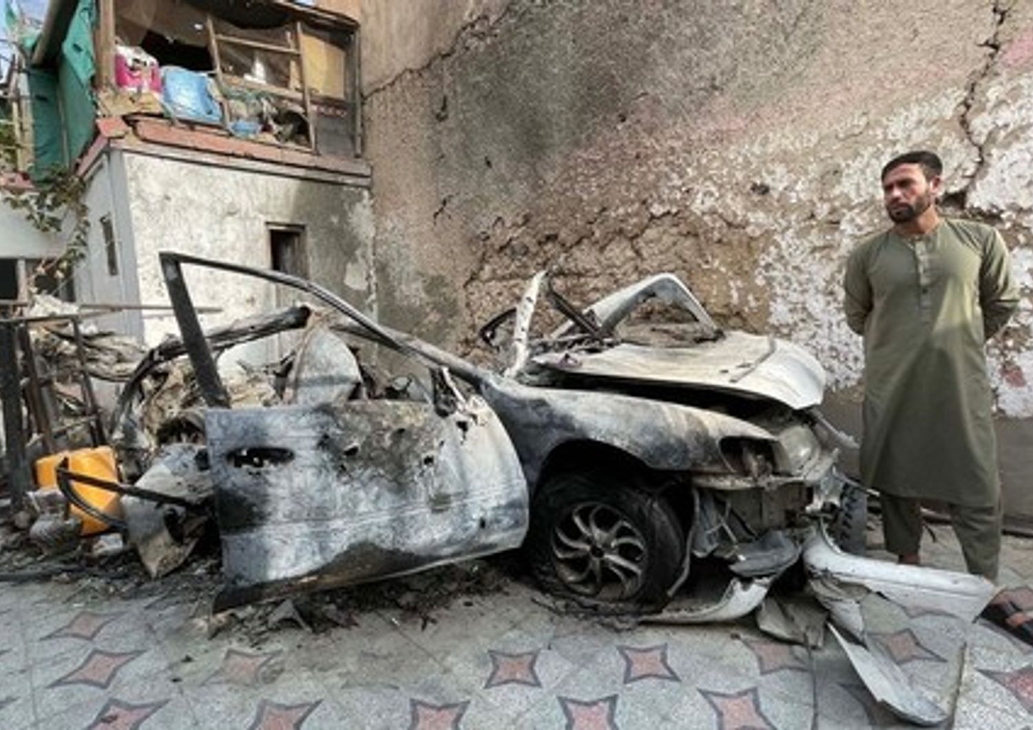 L'auto distrutta dal missile sparato da un drone&nbsp;
